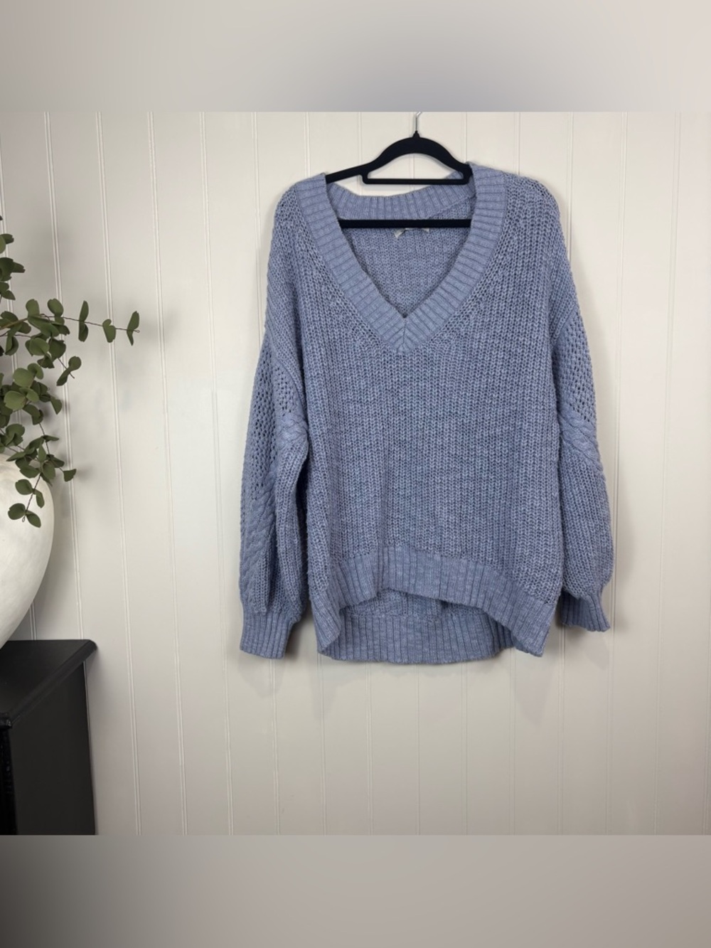 American Eagle Periwinkle Blue Cable Knit V-Neck Oversized Cotton‎ Sweater M